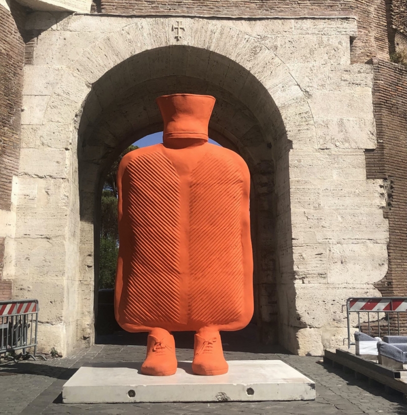 Le installazioni antropomorfe dello scultore Erwin Wurn &quot;disegnano il percorso di &quot;Via Veneto Contemporanea&quot; a Roma