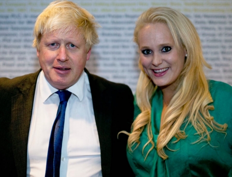 Boris Johnson non risponde alle domande dei giornalisti sulla sua love-story con Jennifer Arcuri e all'uso di fondi pubblici