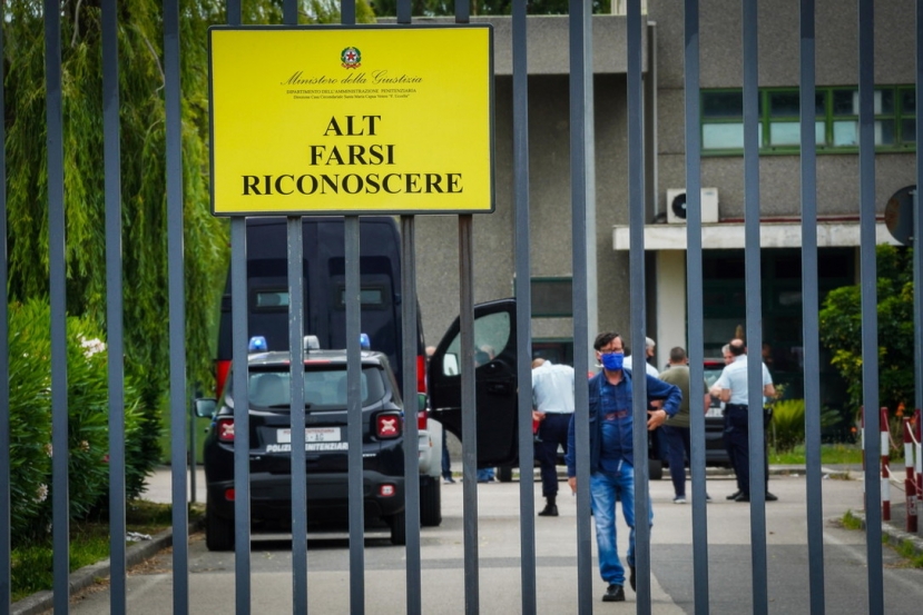 Violenze detenuti carcere S.Maria Capua Vetere: tutto il materiale in possesso della Procura