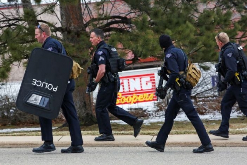 Sparatoria in un supermercato in Colorado con 10 vittime. Ferito e arrestato il killer