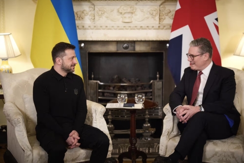 Leader mondiali ricevuti da Starmer per piani sicurezza europei. Ieri incontro con Zelensky