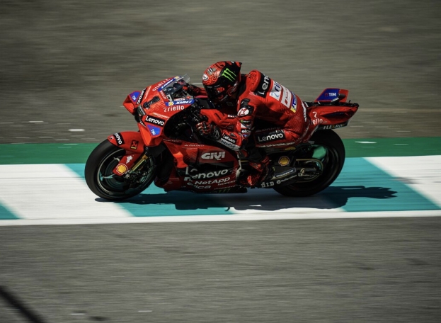 Moto Gp Malesia: tre Ducati sul podio. Vince Bagnaia davanti a Martin ora separati da 24 punti