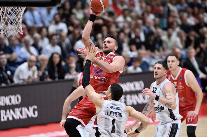 Basket: 31º scudetto dell’Olimpia Milano. Battuta la Virtus Bologna 85-73 con Mirotic top scorer