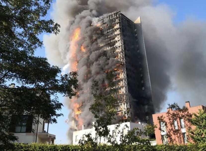 Milano, incendio in un edificio nel quartiere Giambellino: 16 persone in ospedale