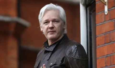 Wikileaks: Julian Assange “patteggia” con il Dipartimento USA e tornerà libero in Australia