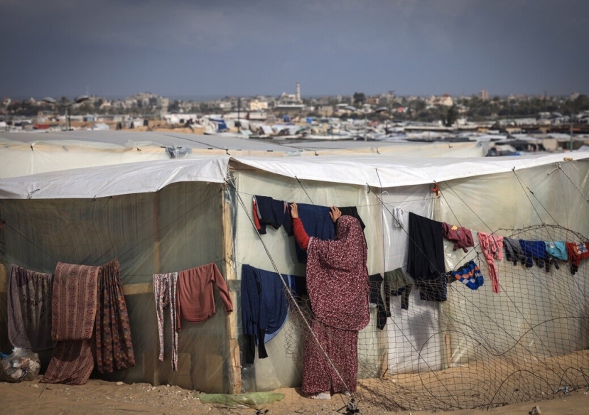 Striscia Gaza, bomba su tenda palestinese: tre morti e 5 feriti. Onu: “70% morti sono donne e bambini”