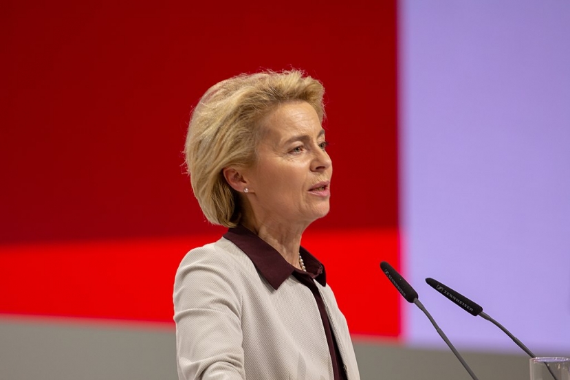 Vaccini UE: Ursula von der Leyen minaccia il blocco dell&#039;esportazione di AstraZeneca se inadempiente