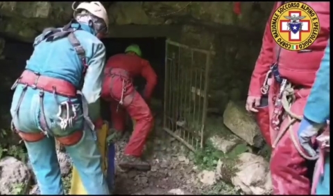 Bergamo: squadre di soccorso impegnate per raggiungere una speleologa intrappolata nelle grotte di Abisso Bueno Fonteno