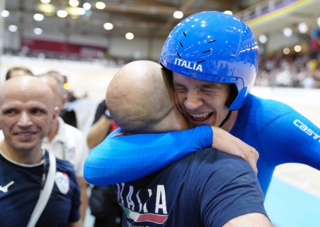 Ciclismo: oro e record per il friulano Jonathan Milan nell’inseguimento su pista ai mondiali in Danimarca