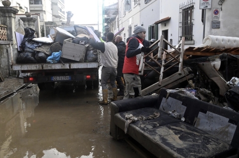 Pistoiese: piogge abbondanti, esondazioni del torrente Stella e venti forti. Il Sindaco: “Salite ai piani alti”