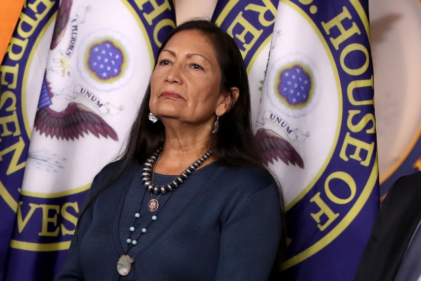 USA: Joe Biden guarda alle minoranze etniche del Paese e nomina la nativa americana Deb Haaland all’Interior Department