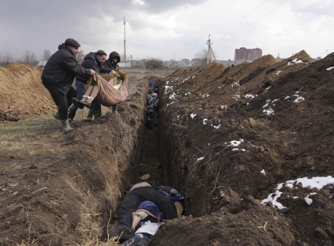 Ucraina: trovate fosse comuni con corpi torturati nell’autoproclamata repubblica del Donetsk