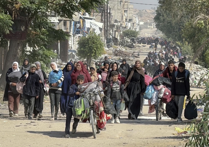 Gaza: da stamane il lento rientro dei profughi palestinesi nelle poche case rimaste in piedi