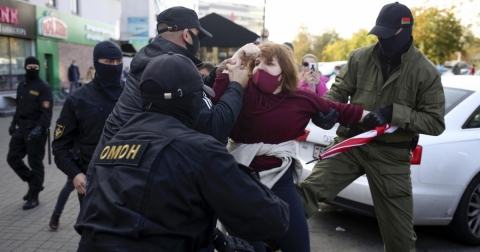 Bielorussia: proteste a Minsk con oltre 100 arresti per la cerimonia segreta di insediamento di Lukashenko