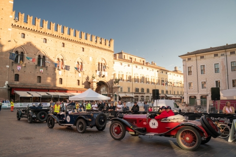 1000 Miglia: ultima tappa con ritorno a Brescia. La cerimonia di premiazione in Piazza della Loggia