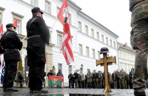 Budapest: gruppi di estrema destra europei riuniti per il “Giorno dell’onore”. Nel 2023 Ilaria Salis partecipò agli scontri anti-nazi