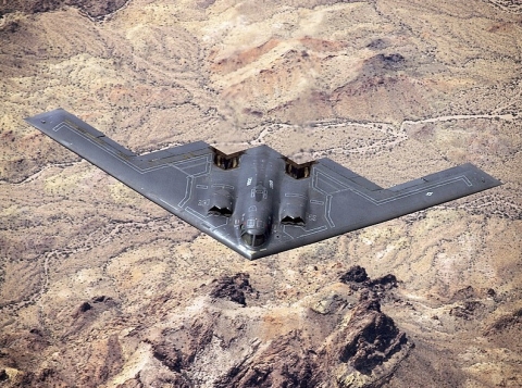 Yemen: gli Usa bombardano depositi di armi Houthi con il velivolo termonucleare Grumman B-2 Spirit