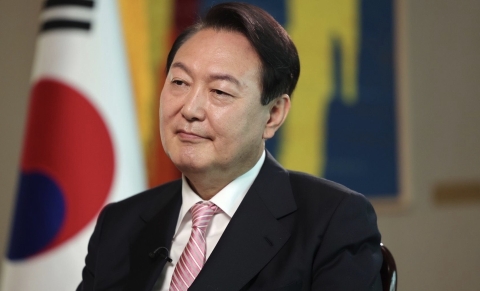 Corea del Sud: il deposto presidente Yoon Suk-yeol rifiuta per tre volte l’interrogatorio. Possibile ergastolo