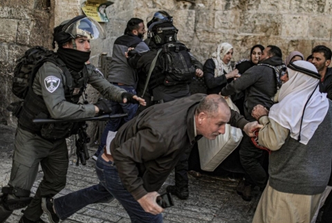 Gerusalemme: irruzione della polizia israeliana nella Moschea di Al-Aqsa il sito delle controversie