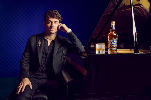 GP Formula Uno: a Melbourne il rombo dei motori si mescola alle note del Piano Bar Chivas Regal con il “pianista” Charles Leclerc