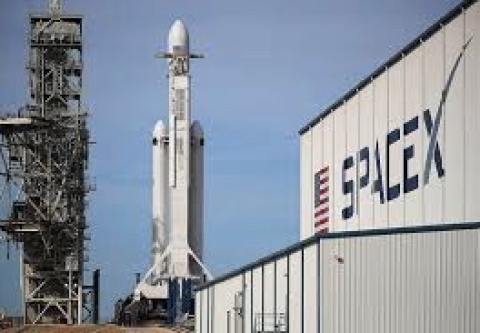 Spazio: un lander a bordo di Musk SpaceX è atterrato nel polo sud lunare per raccogliere dati per futuri viaggi privati