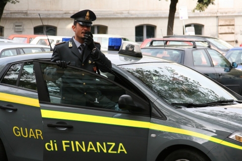 Frodi fiscali: sequestro della GdF di 128 mln di beni in 8 città per autoriciclaggio